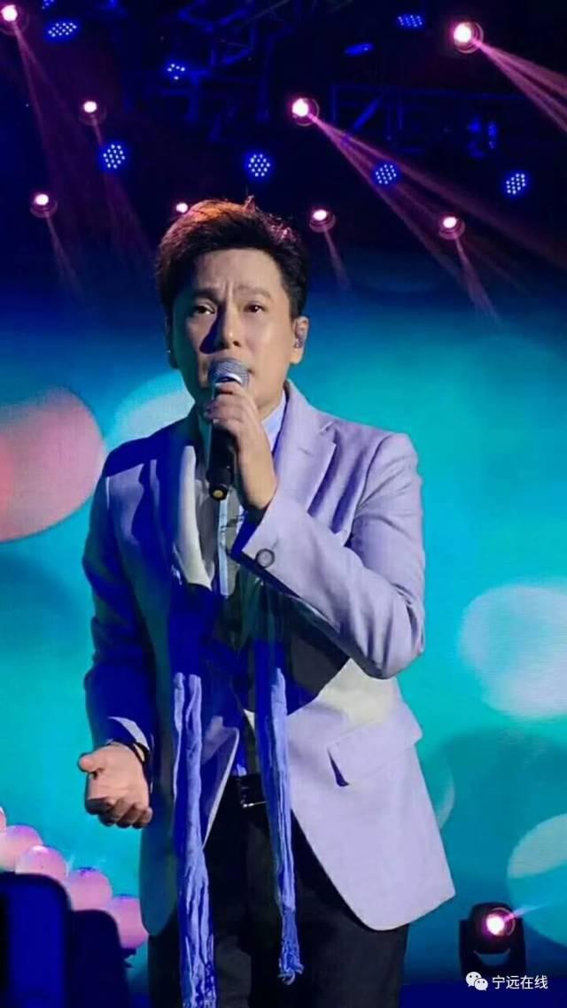 台湾大爆料张信哲视频播放,揭秘不为人知的幕后故事