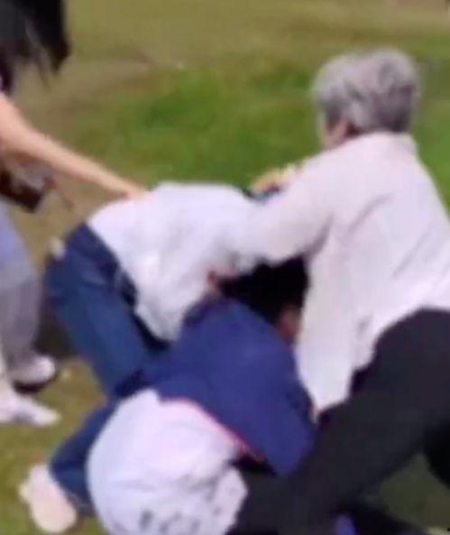 北京老太太爆料新闻视频,揭秘社区惊人内幕