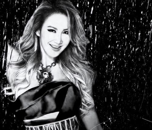 李玟最新爆料,揭秘她的演艺生涯背后故事