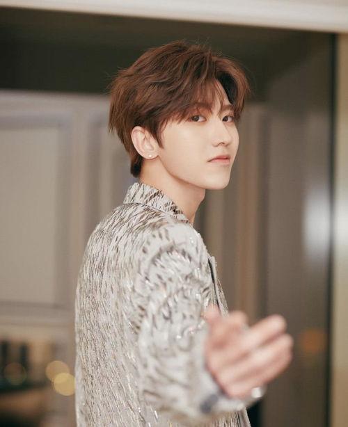 爆料娱乐圈idol,揭秘明星背后的真实故事