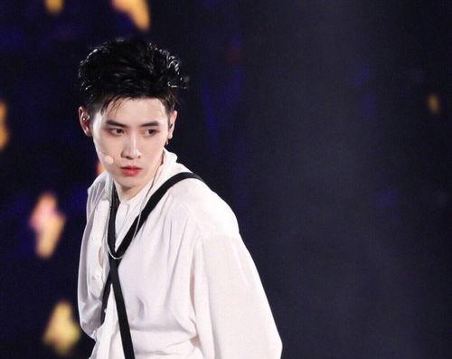 许凯最新爆料女网红是谁,神秘女网红身份引热议！”