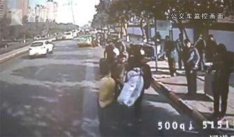 青岛公交车爆料事件视频